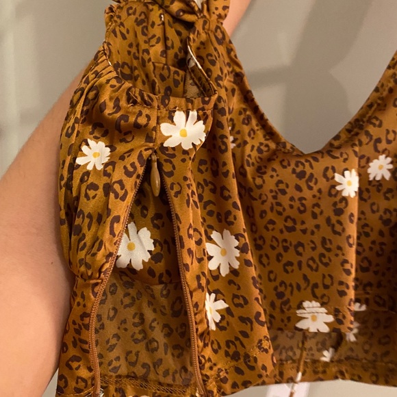 For love and lemons Tawney crop top cheetah - Picture 3 of 5